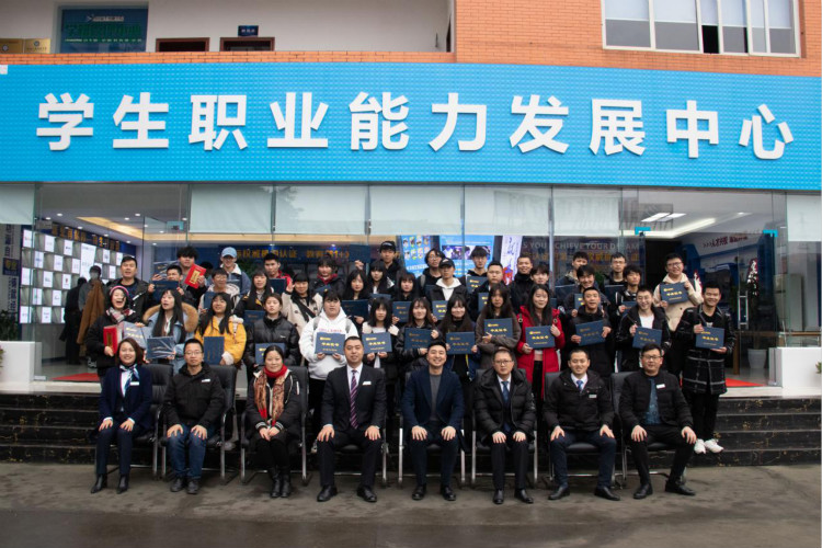 為什么來新華電腦學(xué)校學(xué)習(xí)名企定制班？