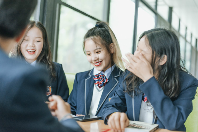 據(jù)說，他是中國互聯(lián)網(wǎng)界有錢人中最快樂的那一個(gè)？