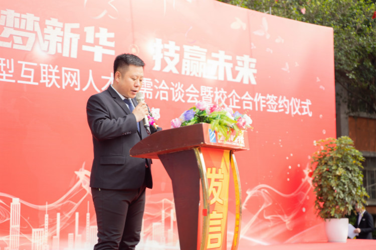 四川新華電腦學(xué)院雙選會現(xiàn)場，人才爭奪戰(zhàn)正式打響！