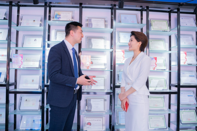 四川電視臺主持人凌玥帶你解鎖不一樣的四川新華！