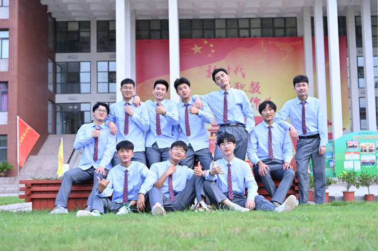 為什么總勸你來(lái)校實(shí)地考察？好學(xué)校不怕比較！