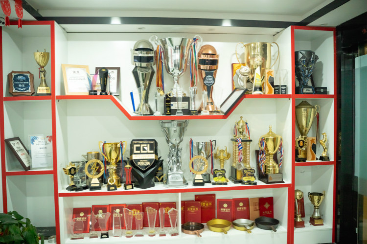 重磅！四川新華又一電競少年簽約國內(nèi)頂級AG俱樂部！