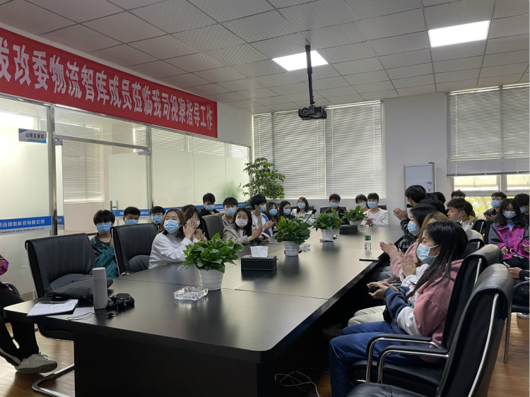 名企研學(xué)游——四川新華學(xué)子走進(jìn)成都蜘蛛網(wǎng)倉物聯(lián)！