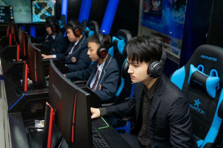 馬可來新華重拾校園生活，青春“競(jìng)”是精彩！