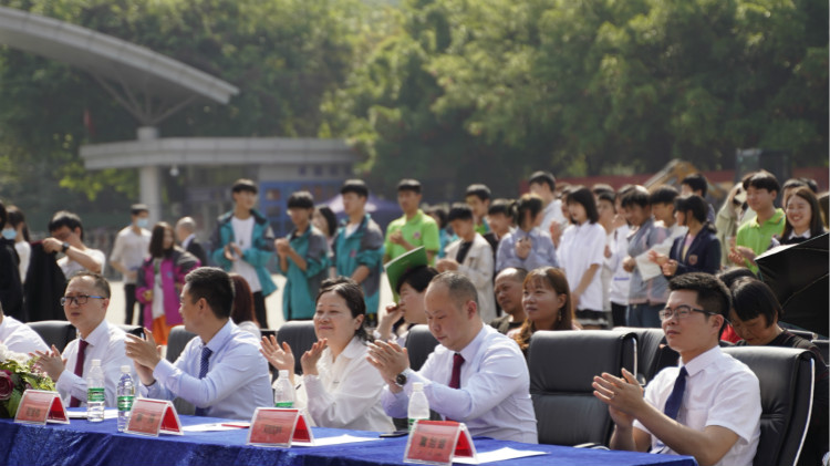 2021四川新華春季畢業(yè)典禮：追光少年 用盡全力 拼這一次！