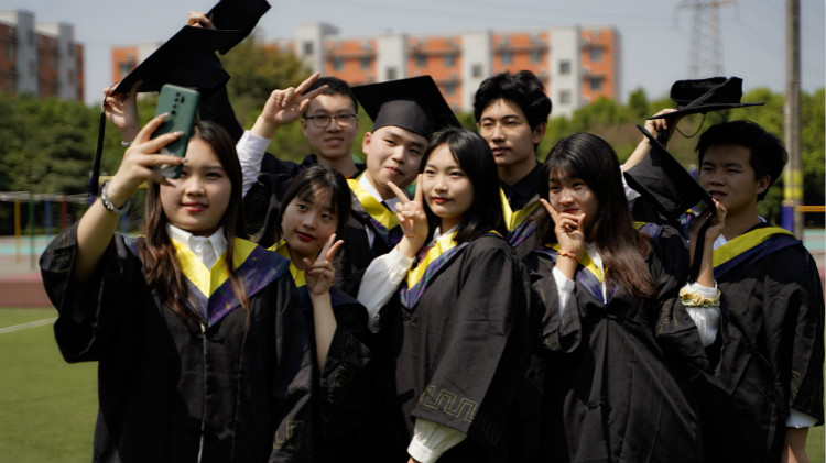 2021四川新華春季畢業(yè)典禮：追光少年 用盡全力 拼這一次！