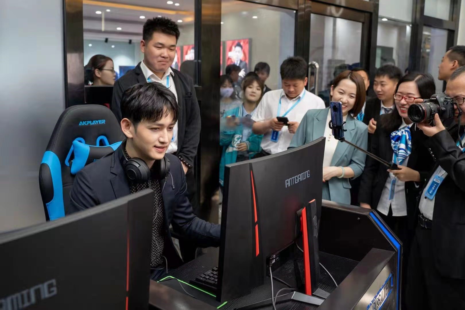 愛豆親臨 解讀電競(jìng)