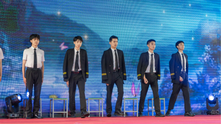 2021四川新華新專業(yè)發(fā)布會(huì)暨“強(qiáng)國青年·百萬獎(jiǎng)學(xué)金計(jì)劃”完美啟動(dòng)