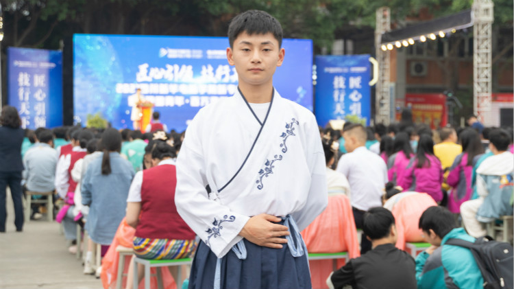 燃！為夢(mèng)想加冕！奔跑吧新青年！