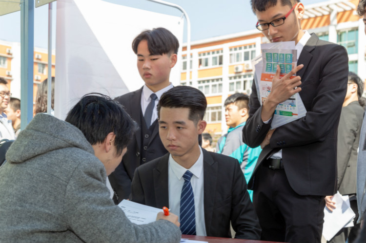 就在5月28日！演員盧杉空降新華直播間！