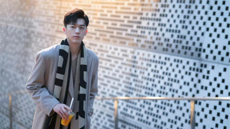 明星進(jìn)校園丨如果你在新華見(jiàn)到了他請(qǐng)不要驚訝！