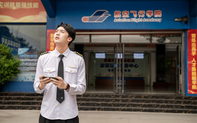 明星帶路|盧東旭探秘校園黑科技，直擊新華硬實(shí)力！