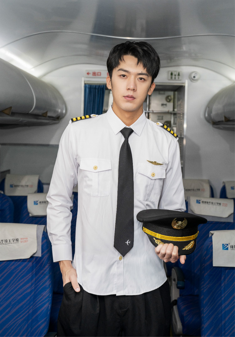 明星帶路|盧東旭探秘校園黑科技，直擊新華硬實(shí)力！