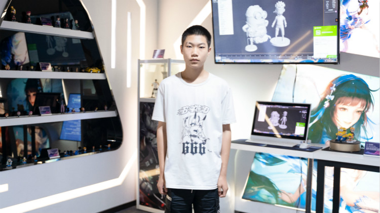 韓磊：理想的象牙塔，來新華學(xué)技術(shù)就對了！