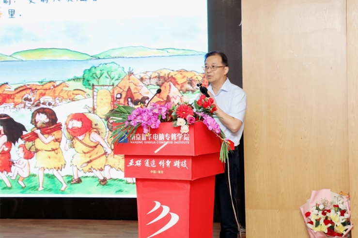 傳遞向上力量！新華電腦學(xué)?！独蠋焷砹恕?月繼續(xù)開講！