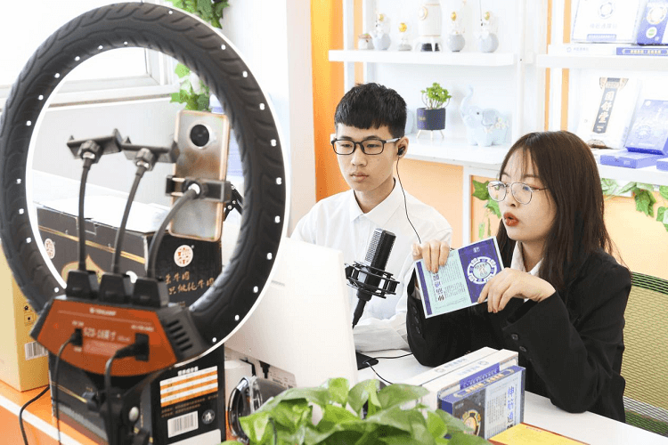 校企共贏 揭開新華電腦教育六大產(chǎn)教融合實訓(xùn)基地神秘面紗