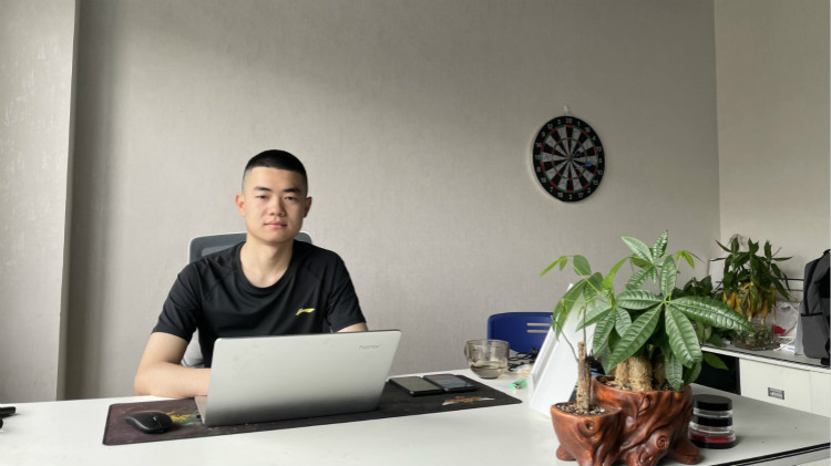 創(chuàng)業(yè)不怕年少，放棄上大學(xué)機(jī)會(huì)，19歲創(chuàng)業(yè)成功