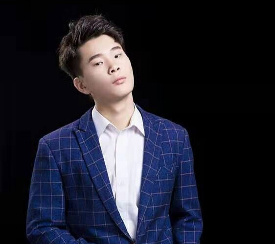 向家鄉(xiāng)捐贈(zèng)20萬！此刻他竟然有些手抖…