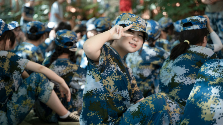 追夢(mèng)新華人|因?yàn)閴?mèng)想·光芒萬(wàn)丈！