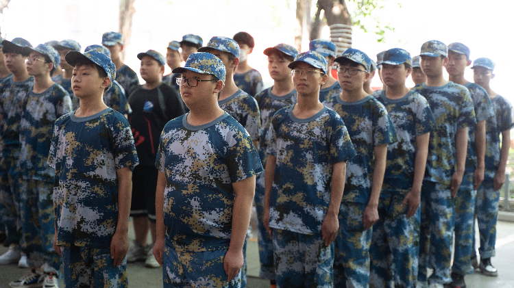 當(dāng)你還在觀望時(shí),新華學(xué)子已經(jīng)開始軍訓(xùn)蓄勢(shì)待發(fā)了