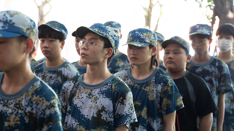 當(dāng)你還在觀望時(shí),新華學(xué)子已經(jīng)開始軍訓(xùn)蓄勢(shì)待發(fā)了