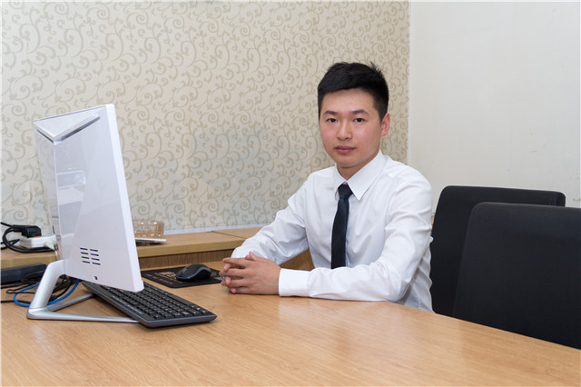 一無所有從新華走出，華麗轉身再歸來！