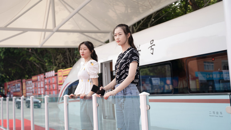 轉(zhuǎn)校來四川新華，我找到了久違的成就感！