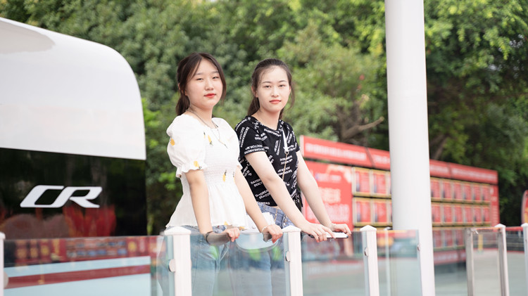 轉(zhuǎn)校來四川新華，我找到了久違的成就感！