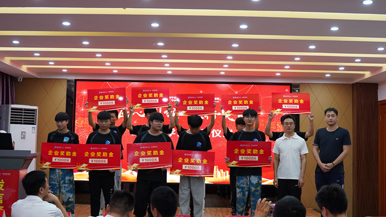 2021四川新華“影游杯”頒獎典禮暨校企共建項目發(fā)布會圓滿舉行!