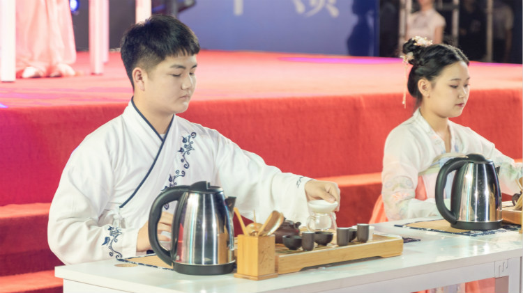 職校生就業(yè)好 技能型人才走俏