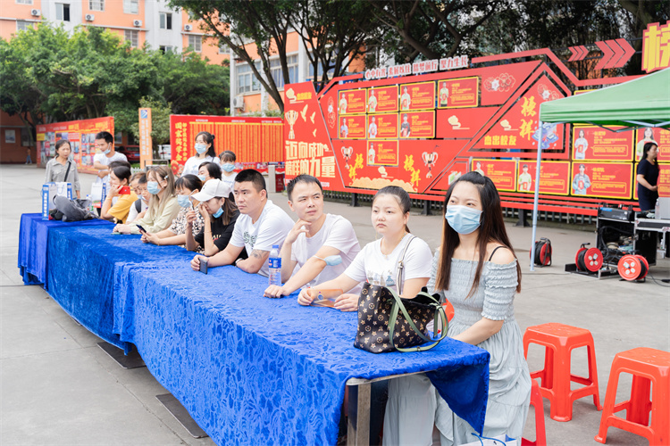 迷彩青春，軍訓(xùn)蛻變—四川新華素質(zhì)拓展訓(xùn)練匯演