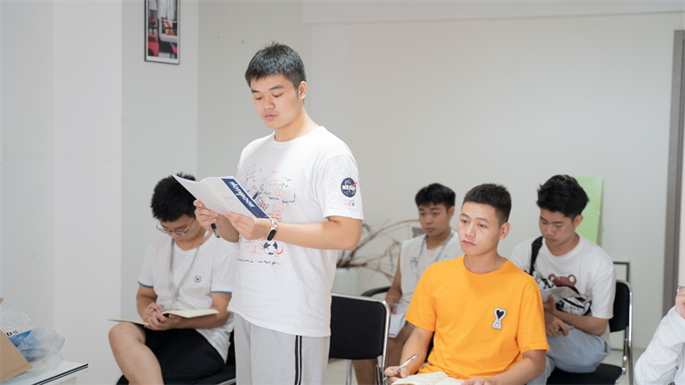 校企合作三方共贏，就業(yè)回訪見證新華學(xué)子成長！