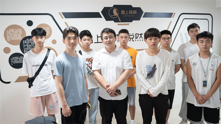 校企合作三方共贏，就業(yè)回訪見證新華學(xué)子成長！