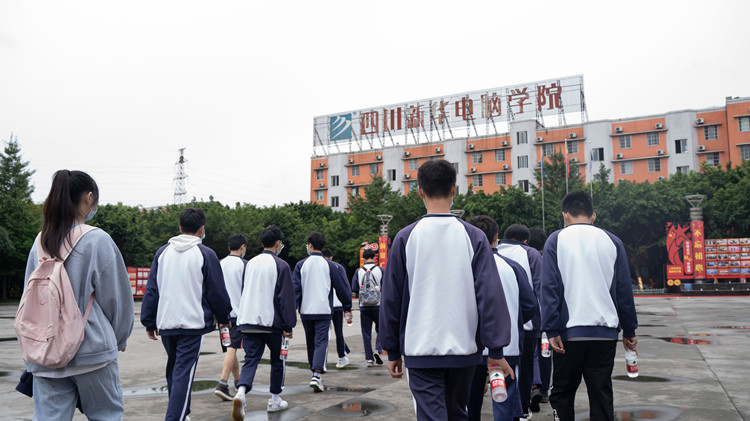 初中分流提前擇校，選擇新華實(shí)現(xiàn)彎道超車！