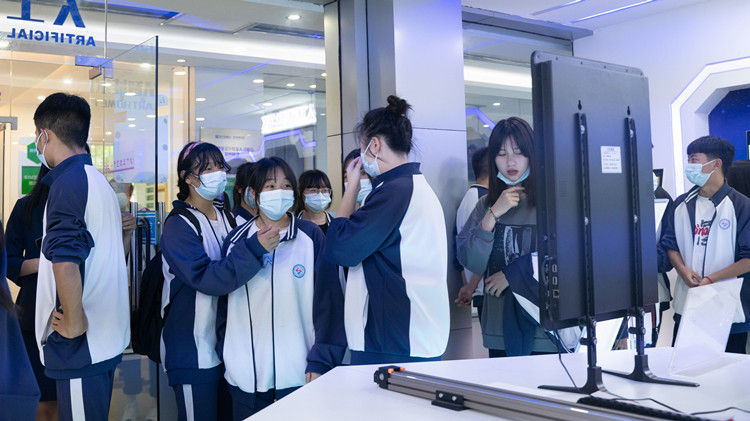 初中分流提前擇校，選擇新華實(shí)現(xiàn)彎道超車！