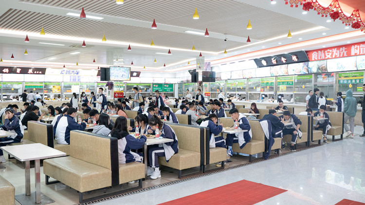 初中分流提前擇校，選擇新華實(shí)現(xiàn)彎道超車！