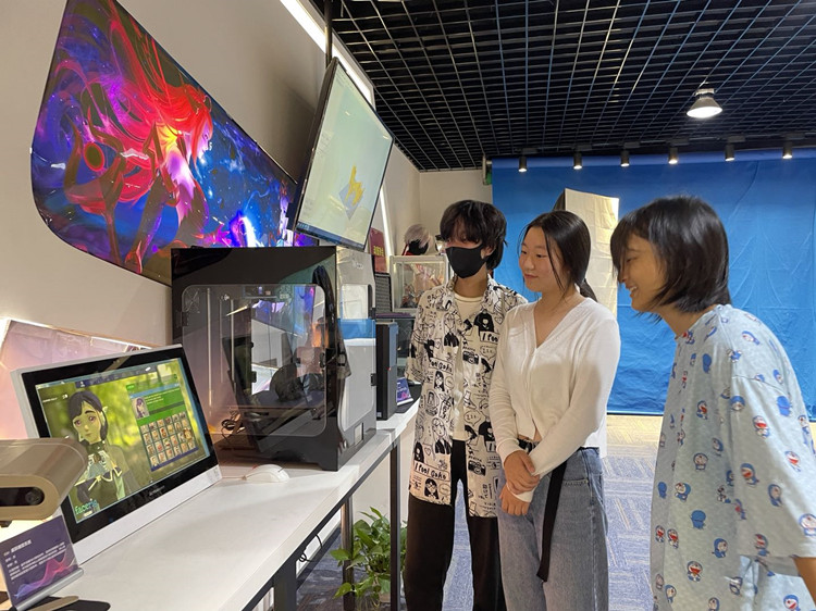 三姐妹一同報(bào)名，圓夢(mèng)新華