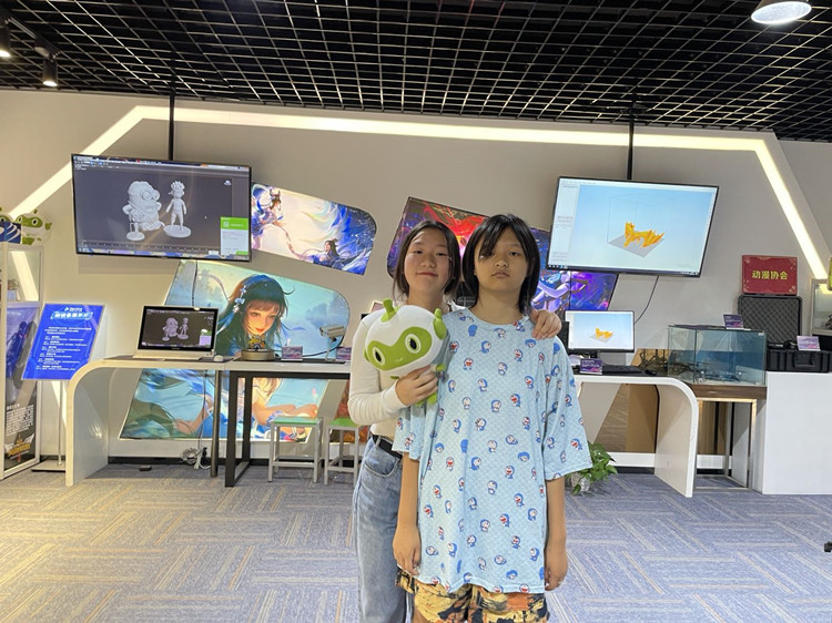 三姐妹一同報(bào)名，圓夢(mèng)新華