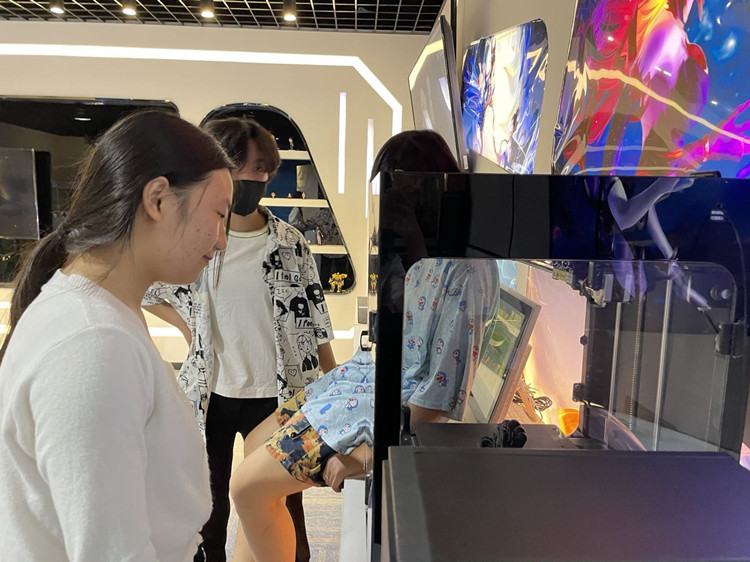 三姐妹一同報(bào)名，圓夢(mèng)新華