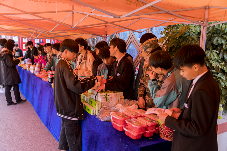 我去，這么多人來新華是干啥？