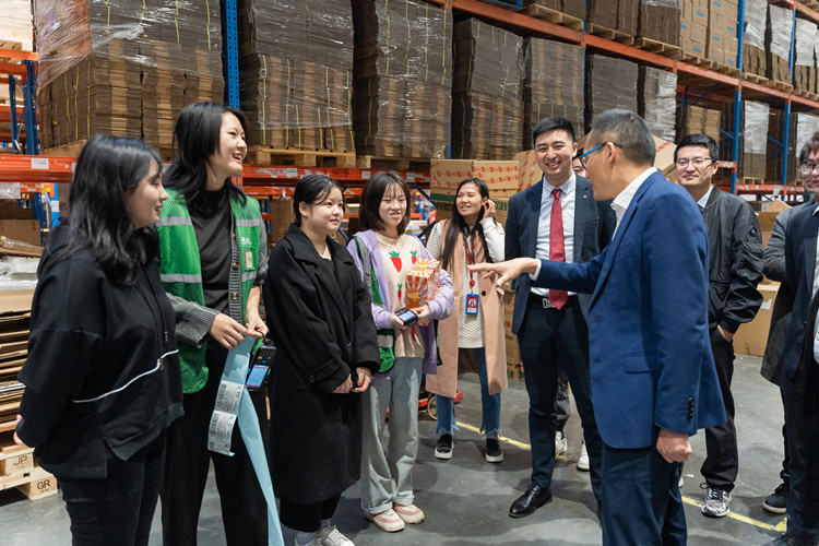 情系學(xué)子|院校領(lǐng)導(dǎo)走訪京東，看望電商實(shí)訓(xùn)學(xué)生！