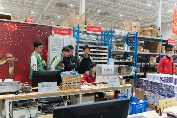 情系學(xué)子|院校領(lǐng)導(dǎo)走訪京東，看望電商實(shí)訓(xùn)學(xué)生！