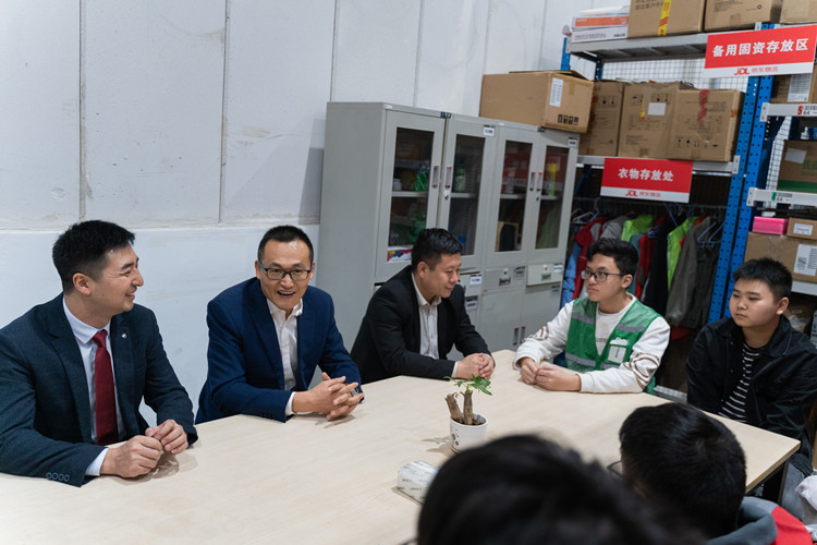 情系學(xué)子|院校領(lǐng)導(dǎo)走訪京東，看望電商實(shí)訓(xùn)學(xué)生！