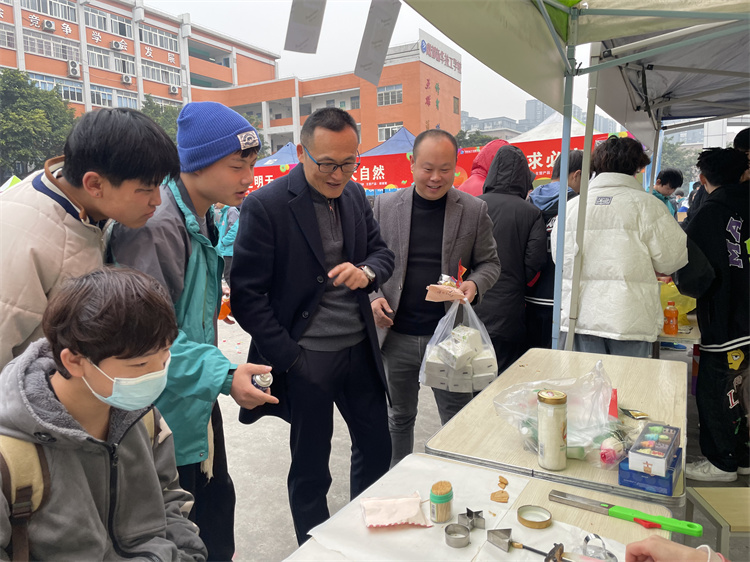 四川新華“雙十二”教育嘉年華系列活動火爆來襲?！