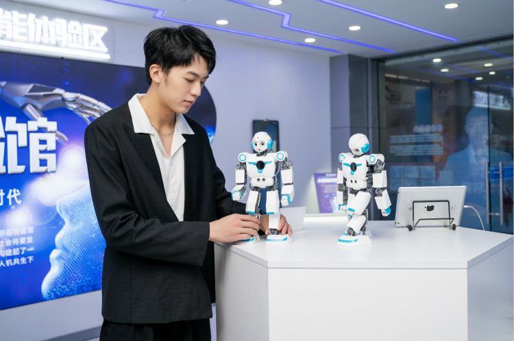 【新興專業(yè)解讀】—人工智能空前火爆，新華教學(xué)和就業(yè)如何？