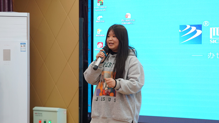 “求知、求職、求夢(mèng)”新華模擬面試火熱進(jìn)行中！