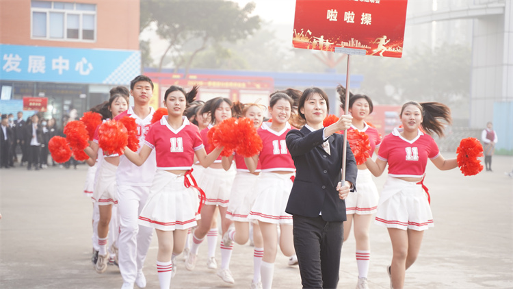 超“燃”運(yùn)動(dòng)會(huì)！成都新華冬季運(yùn)動(dòng)會(huì)“圖”擊現(xiàn)場(chǎng)！