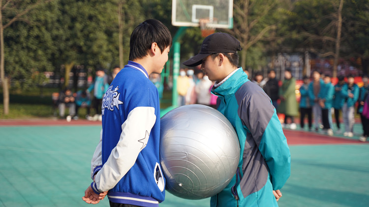 超“燃”運(yùn)動(dòng)會(huì)！成都新華冬季運(yùn)動(dòng)會(huì)“圖”擊現(xiàn)場(chǎng)！