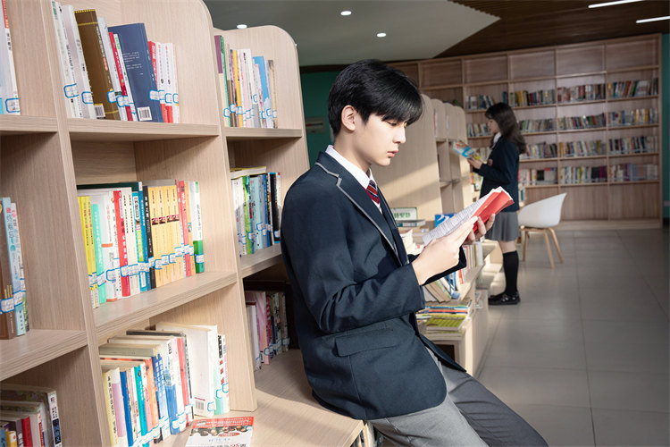 面對(duì)“月薪過(guò)萬(wàn)”的期待 大學(xué)生和用人單位不妨“雙向奔赴”