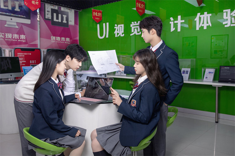 面對(duì)“月薪過(guò)萬(wàn)”的期待 大學(xué)生和用人單位不妨“雙向奔赴”